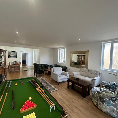 North London A Spacious 7 Bedroom House Accommodating Up To 18 People Complete With Own Gym And Table Tennis Exteriör bild