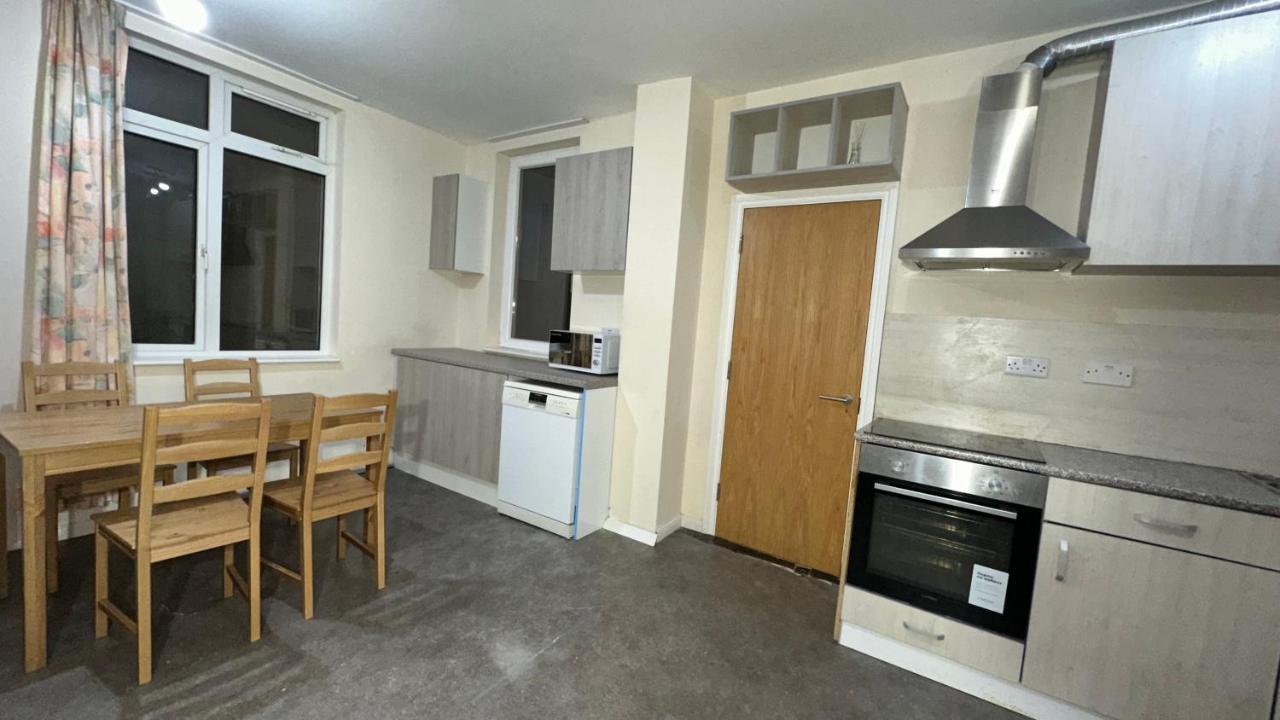 North London A Spacious 7 Bedroom House Accommodating Up To 18 People Complete With Own Gym And Table Tennis Exteriör bild