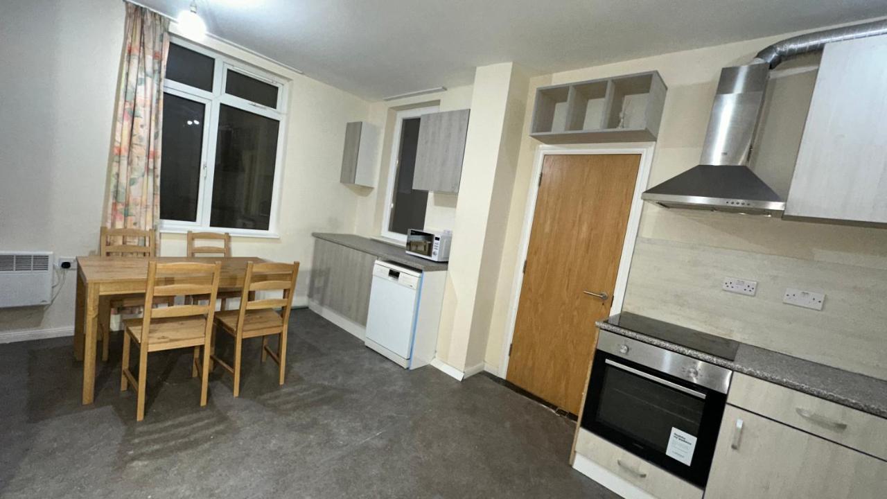 North London A Spacious 7 Bedroom House Accommodating Up To 18 People Complete With Own Gym And Table Tennis Exteriör bild