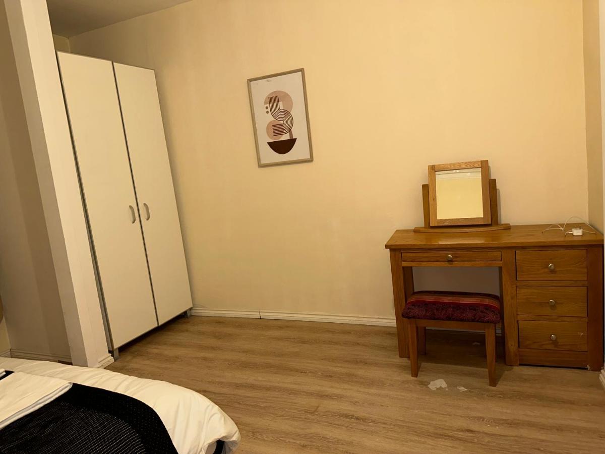 North London A Spacious 7 Bedroom House Accommodating Up To 18 People Complete With Own Gym And Table Tennis Exteriör bild