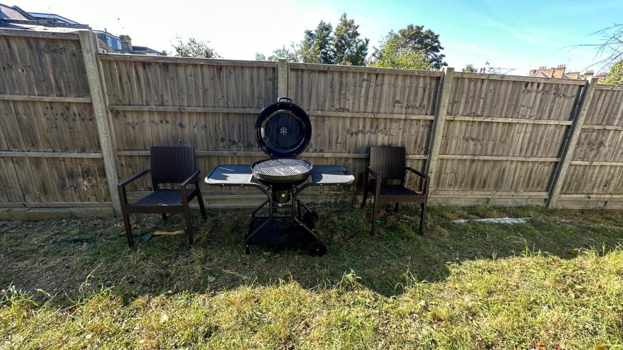 North London A Spacious 7 Bedroom House Accommodating Up To 18 People Complete With Own Gym And Table Tennis Exteriör bild