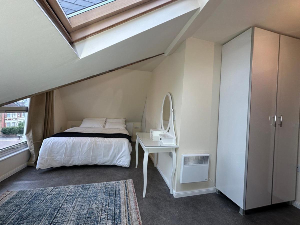 North London A Spacious 7 Bedroom House Accommodating Up To 18 People Complete With Own Gym And Table Tennis Exteriör bild