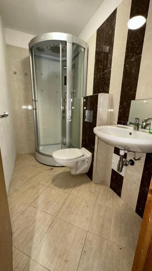 North London A Spacious 7 Bedroom House Accommodating Up To 18 People Complete With Own Gym And Table Tennis Exteriör bild