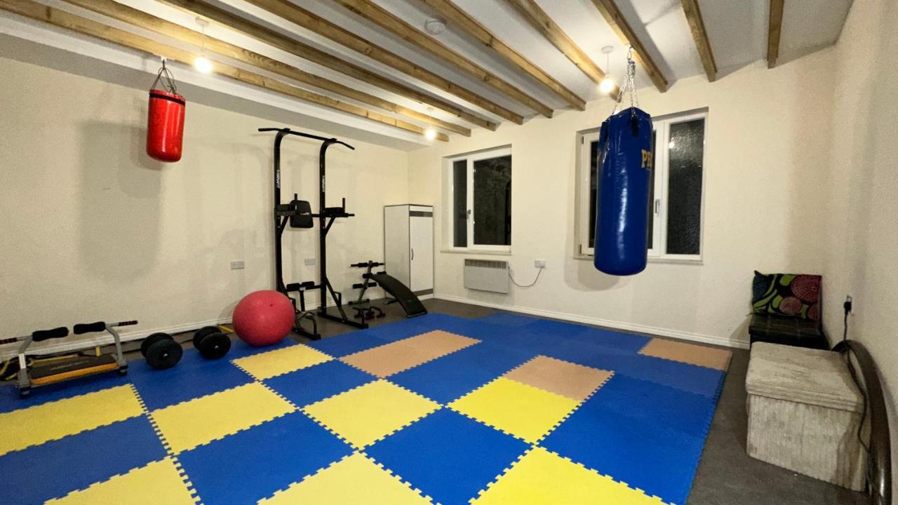 North London A Spacious 7 Bedroom House Accommodating Up To 18 People Complete With Own Gym And Table Tennis Exteriör bild