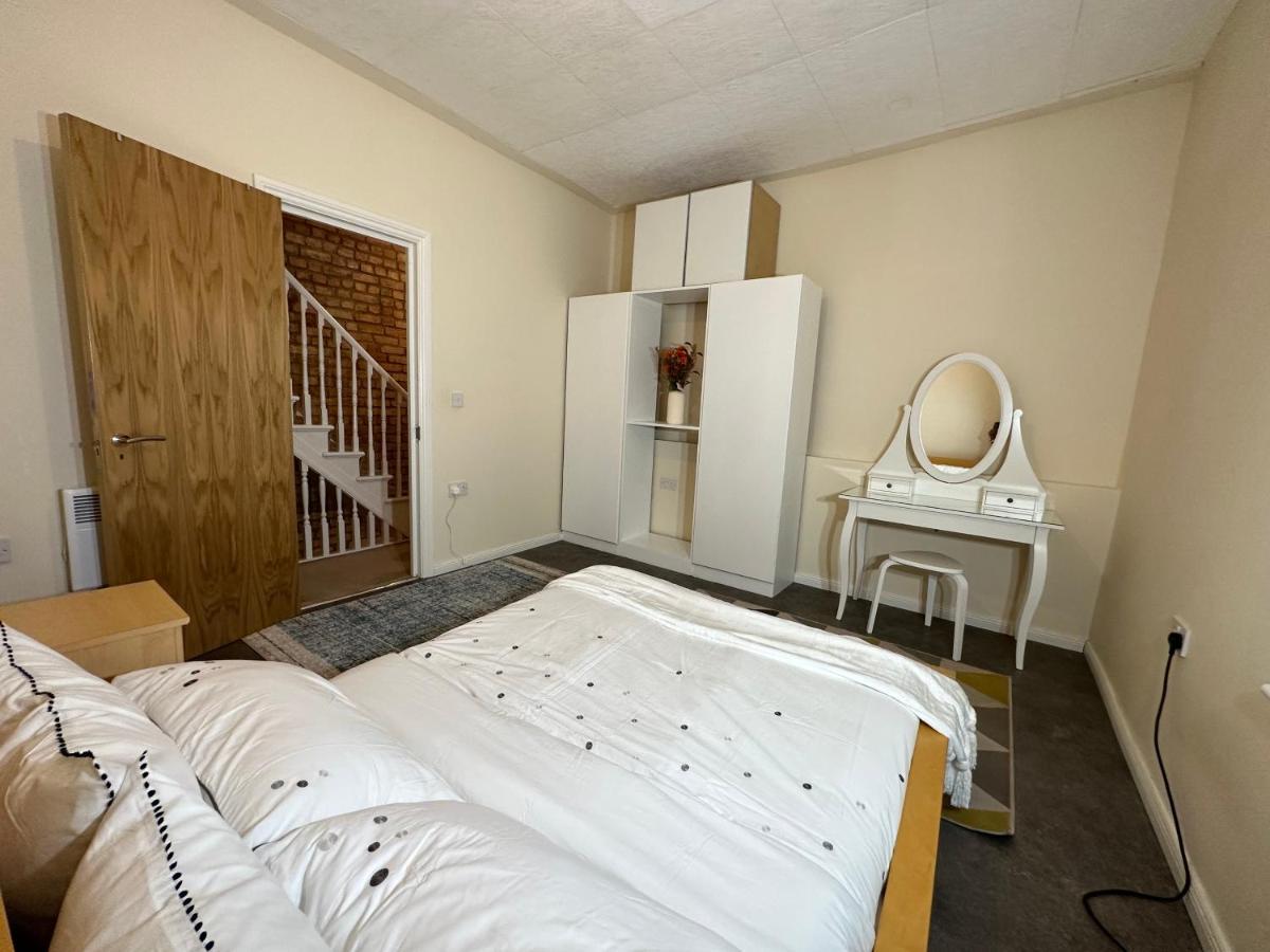 North London A Spacious 7 Bedroom House Accommodating Up To 18 People Complete With Own Gym And Table Tennis Exteriör bild