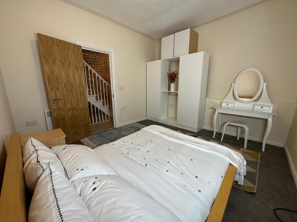North London A Spacious 7 Bedroom House Accommodating Up To 18 People Complete With Own Gym And Table Tennis Exteriör bild