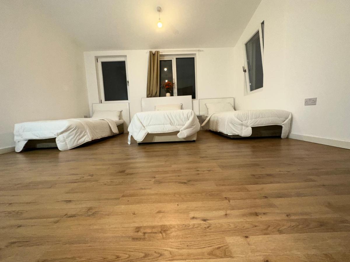 North London A Spacious 7 Bedroom House Accommodating Up To 18 People Complete With Own Gym And Table Tennis Exteriör bild