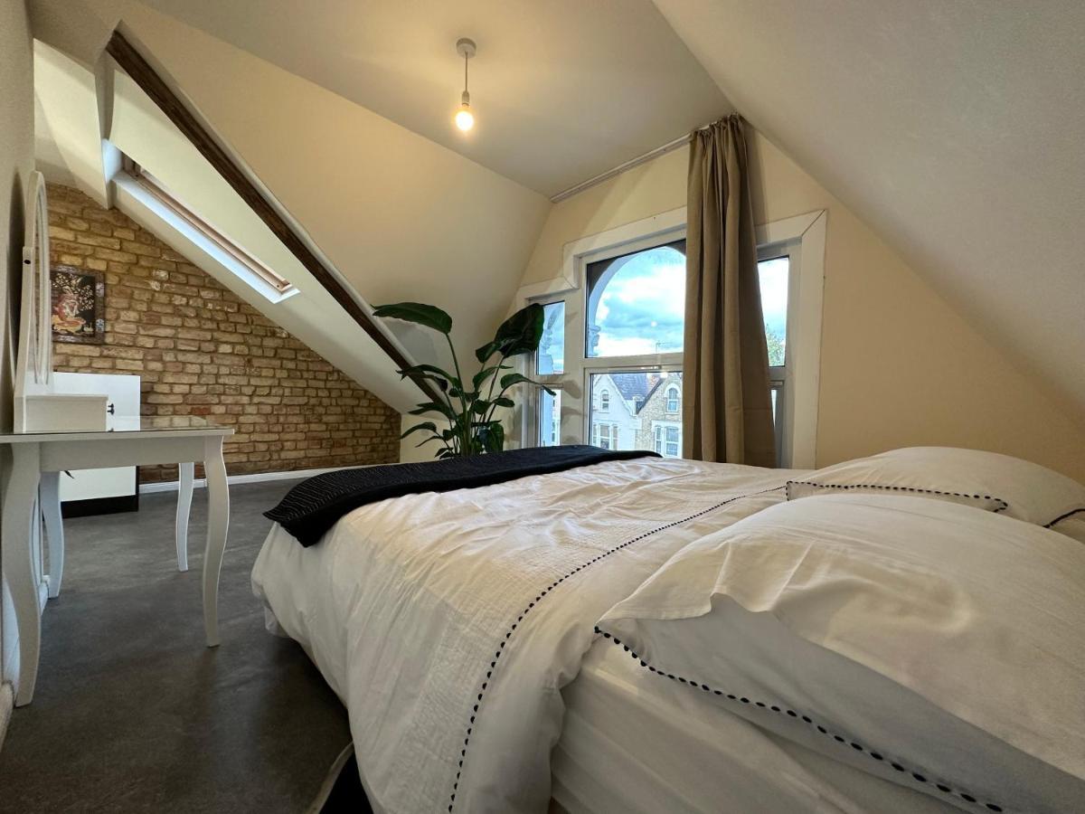 North London A Spacious 7 Bedroom House Accommodating Up To 18 People Complete With Own Gym And Table Tennis Exteriör bild