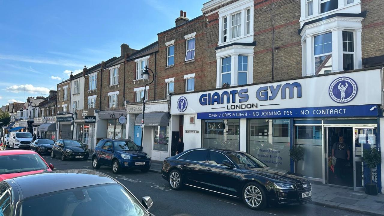 North London A Spacious 7 Bedroom House Accommodating Up To 18 People Complete With Own Gym And Table Tennis Exteriör bild