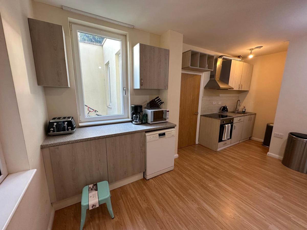 North London A Spacious 7 Bedroom House Accommodating Up To 18 People Complete With Own Gym And Table Tennis Exteriör bild
