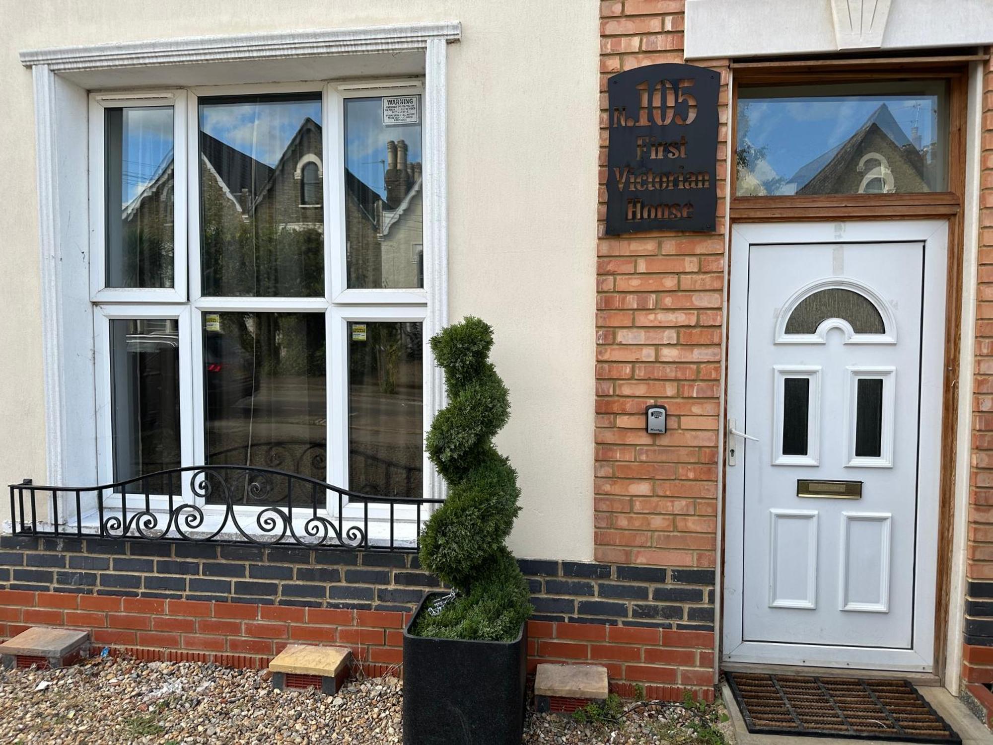 North London A Spacious 7 Bedroom House Accommodating Up To 18 People Complete With Own Gym And Table Tennis Exteriör bild