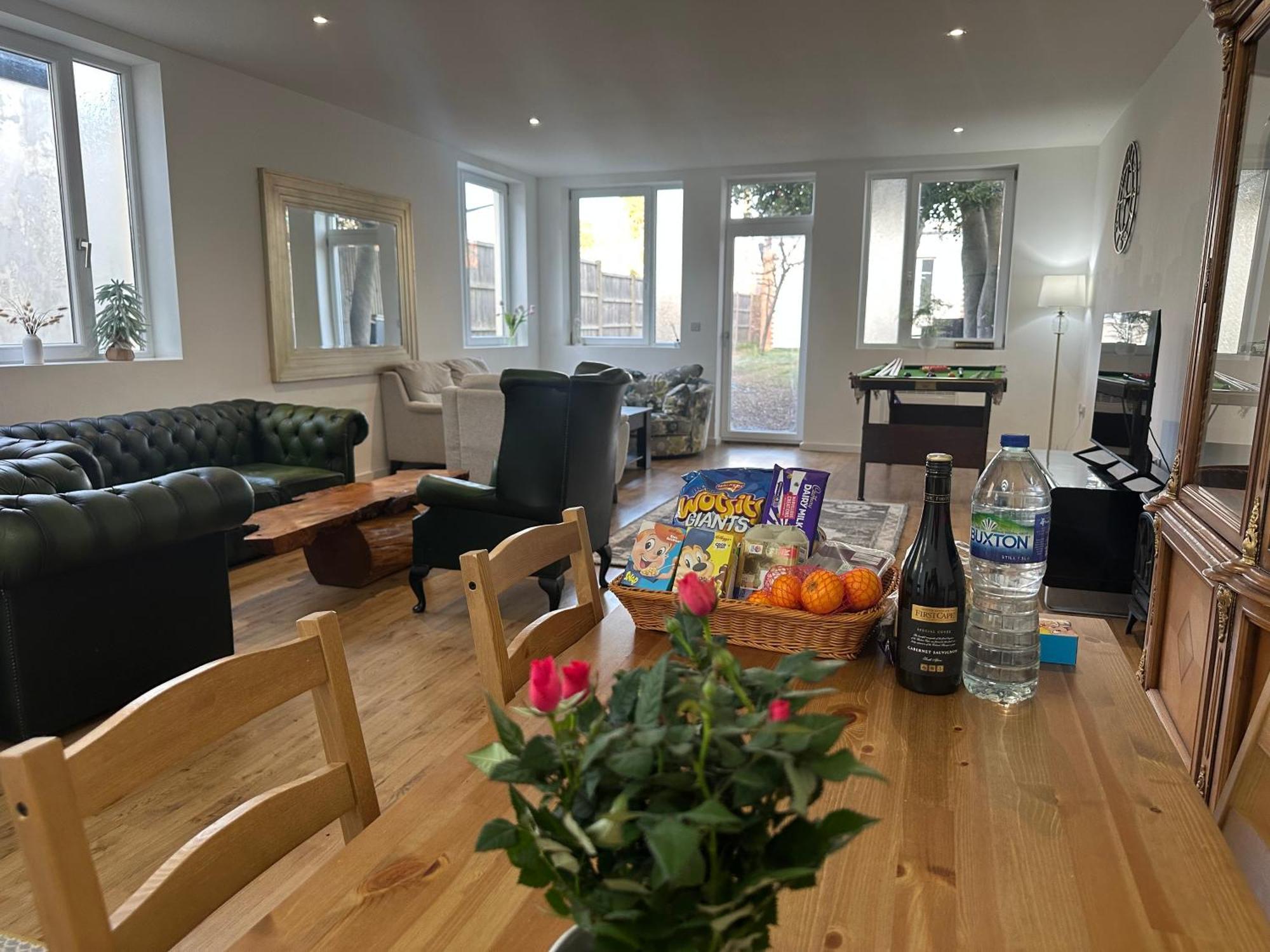 North London A Spacious 7 Bedroom House Accommodating Up To 18 People Complete With Own Gym And Table Tennis Exteriör bild