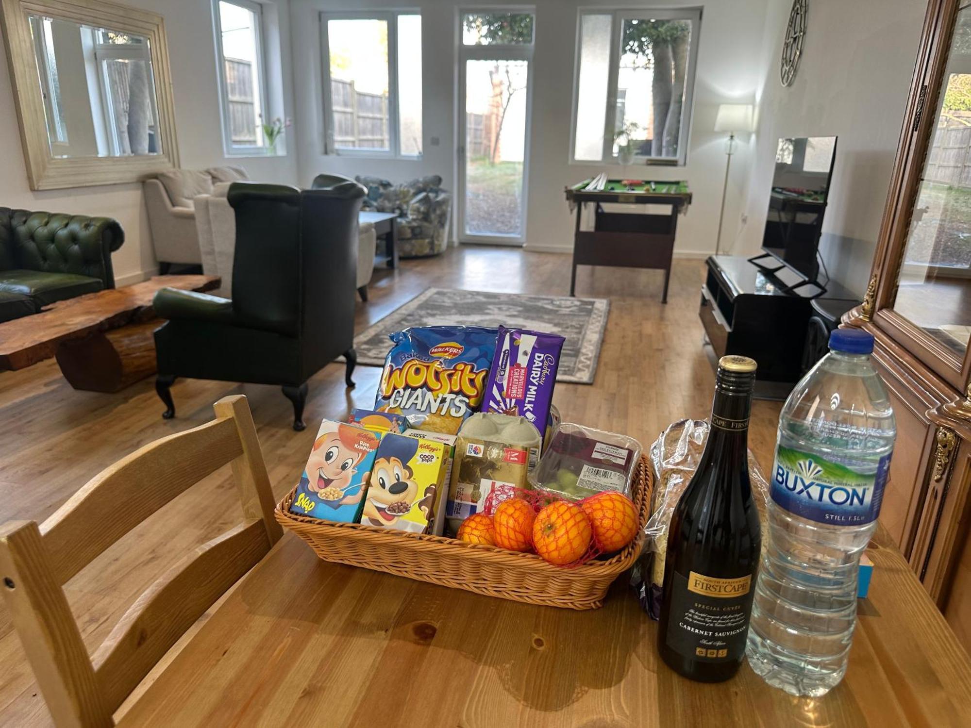 North London A Spacious 7 Bedroom House Accommodating Up To 18 People Complete With Own Gym And Table Tennis Exteriör bild